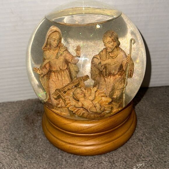 Roman Fontanini Holy family snow globe and music box made in Italy Christmas - Picture 1 of 5
